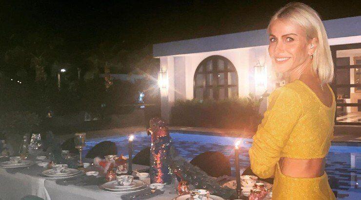 Έμιλυ Γιολίτη: Το garden dinner στο σπίτι της και η festive διακόσμηση [εικόνες]