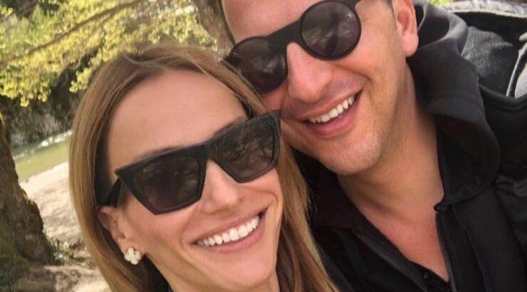 Η Έμιλυ Γιολίτη έχει γενέθλια και ο Χρύσανθος Τσουρούλλης της χάρισε 100 κόκκινα τριαντάφυλλα!