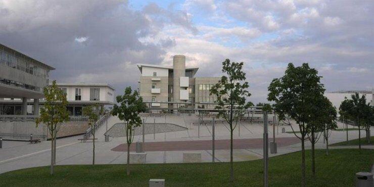 Μεσίστιες οι σημαίες του Π.Κύπρου- Θλίψη από το χαμό φοιτητή 