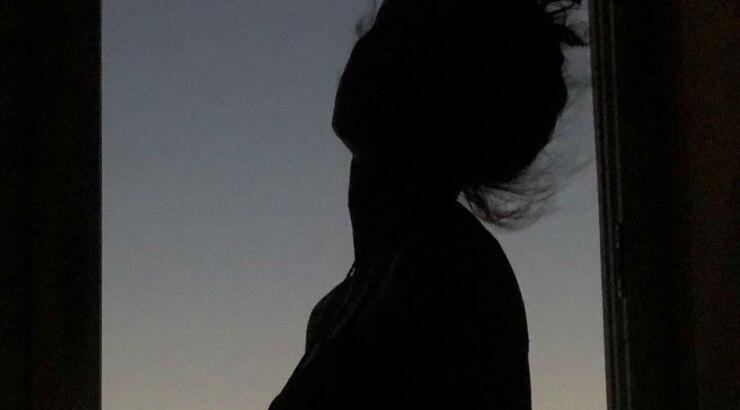 Γνωστή εγκυμονούσα Κύπρια αρραβωνιάστηκε και είδαμε το μονόπετρό της!