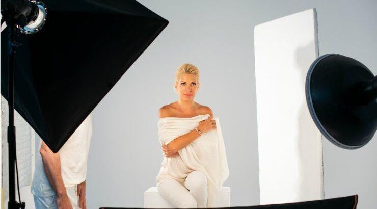 Η εκστρατεία για τον καρκίνο του μαστού των εταιρειών Estée Lauder συνεχίζεται...