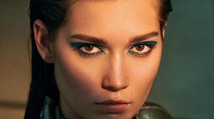 Μακιγιάζ για λάμψη, τολμηρά, αισθησιακά χείλη και βλέμμα που υπνωτίζει  