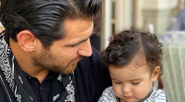 Ετεοκλής Παύλου: Διαβάζει παραμύθι στην κόρη του και είναι ότι πιο γλυκό έχουμε δει [εικόνα]