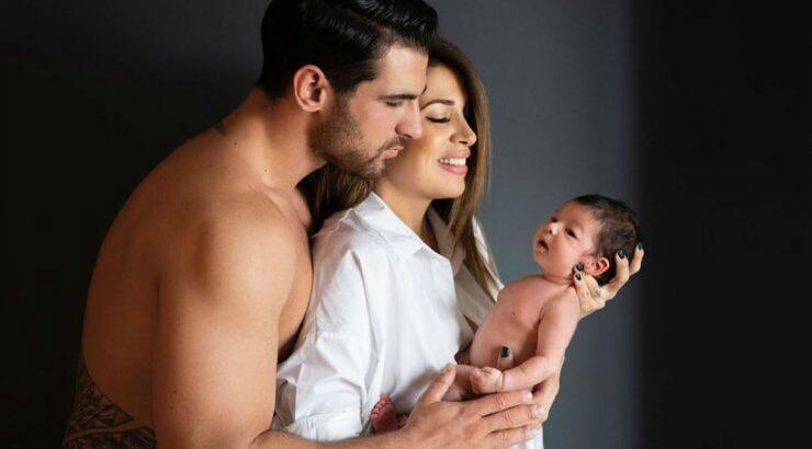 Ο Ετεοκλής Παύλου φόρεσε τα ρούχα της κόρης του προσπαθώντας να τη ψυχαγωγήσει!