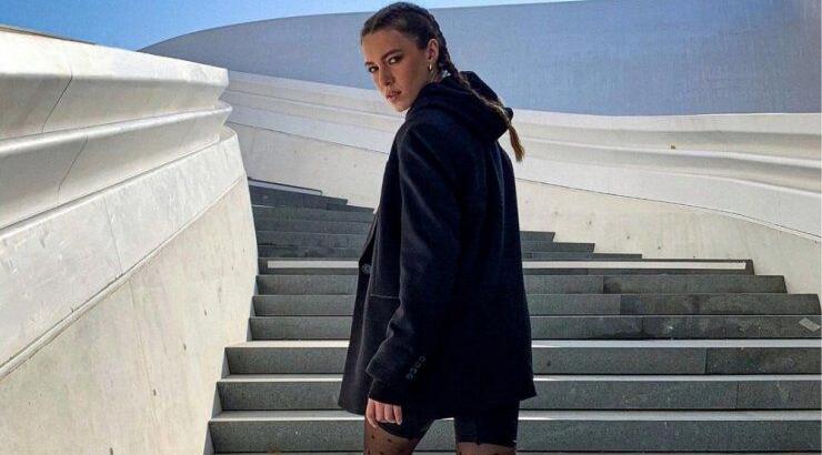 Η Εβελίνα Σκιτσκό σου δείχνει πως να φορέσεις τα biker shorts σου τις κρύες μέρες