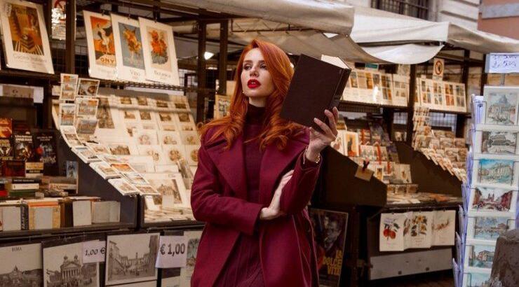 Έβελυν Καζαντζόγλου: 3 τρόποι να φορέσεις το κόκκινο τις φετινές γιορτές