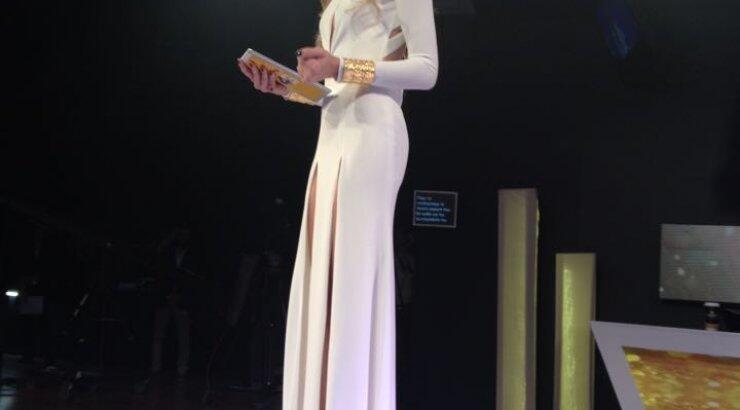 Έβελυν Καζαντζόγλου: Τι επέλεξε να φορέσει στο πρώτο live των Mr. Cyprus