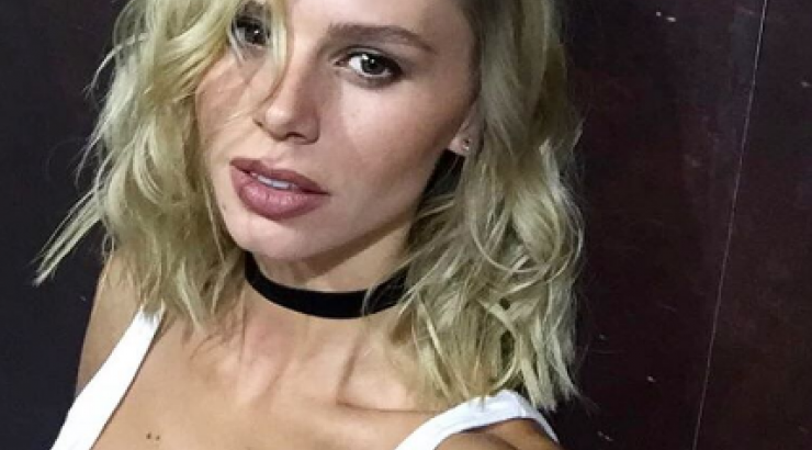 Έβελυν Καζαντζόγλου: Δείτε την εντυπωσιακή διακόσμηση στο σαλόνι του σπιτιού της!