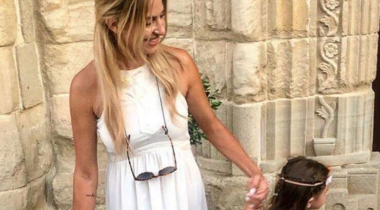 Κωνσταντίνα Ευριπίδου: Τα αξιολάτρευτα στιγμιότυπα της μικρής Αριάδνης στην παραλία