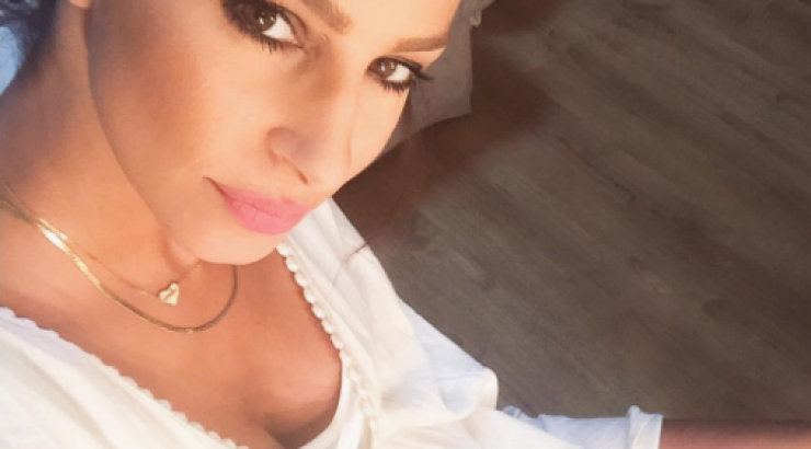 Ακομπλεξάριστη! Η Κωνσταντίνα Ευριπίδου με την πετσέτα του μπάνιου on air!