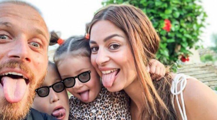 Λιώσαμε! Δείτε την Αριάδνη να παίζει κουκλοθέατρο με τον αδερφό της Έκτορα [βίντεο]