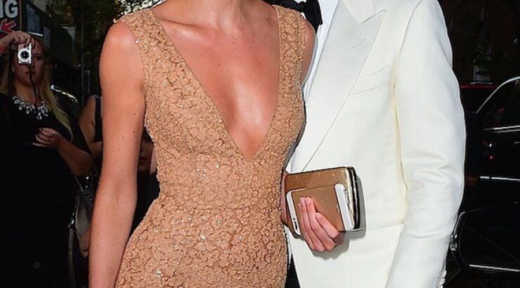 Η πανέμορφη Candice Swanepoel δεν είναι μόνη [εικόνες]