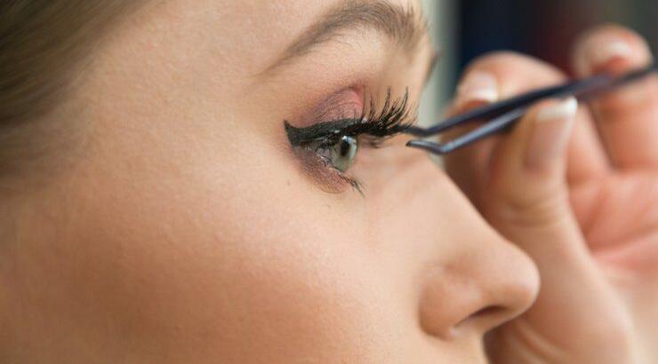 Οι ψεύτικες βλεφαρίδες αλλάζουν! Μάθετε ποια είναι η νέα τάση