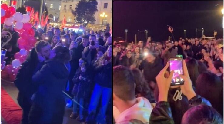 Βίντεο: Νεαρός έκανε πρόταση γάμου στην πλατεία Αριστοτέλους μπροστά σε χιλιάδες κόσμου
