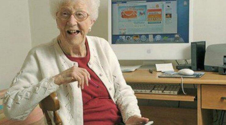 Η γηραιότερη χρήστης του Facebook έγινε 106 ετών
