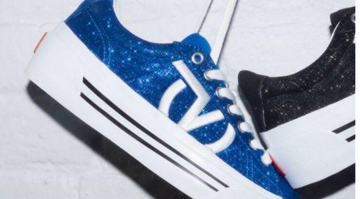 Vans: Λανσάρει τα πιο λαμπερά sneakers της σεζόν