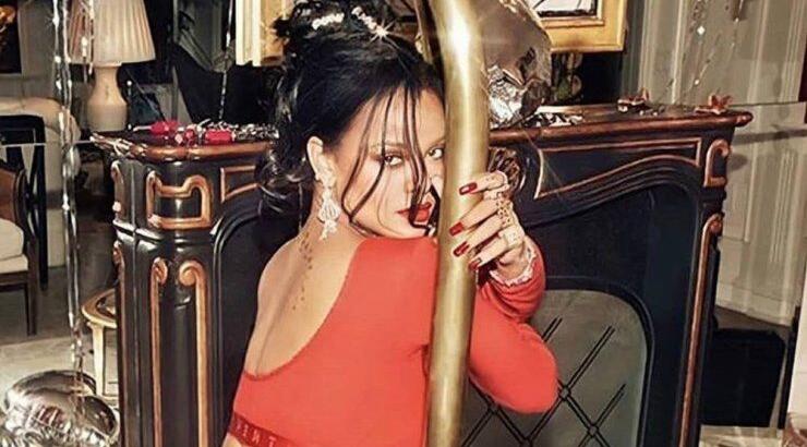 Η Rihanna τόλμησε να φορέσει το πιο περίεργο παπούτσι του οίκου Balenciaga