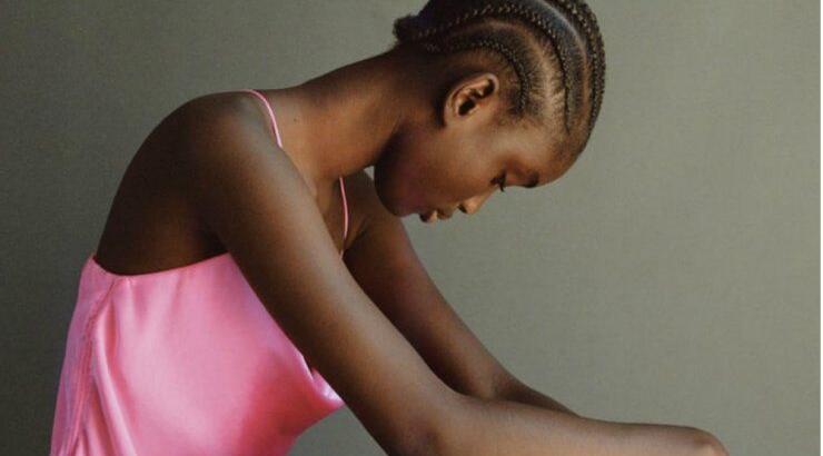 Αυτό το οικονομικό Zara φόρεμα δεν πρέπει να λείπει από τη βαλίτσα των διακοπών σου