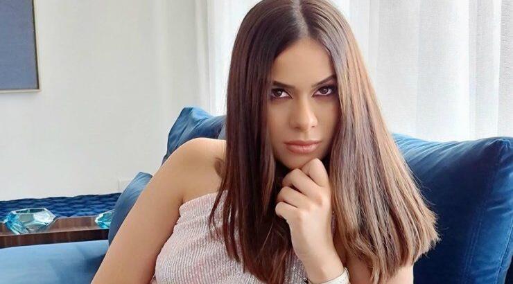 Η Μαρία Κορτζιά φόρεσε το denim jacket με τον πιο ιδανικό τρόπο γι’ αυτή την εποχή