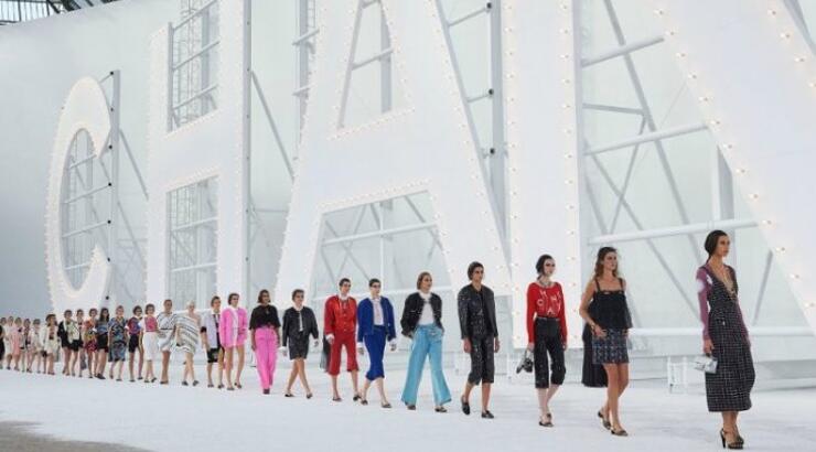 Paris Fashion Week: Το ντεφιλέ του οίκου Chanel ήταν μια ωδή στην κομψότητα  
