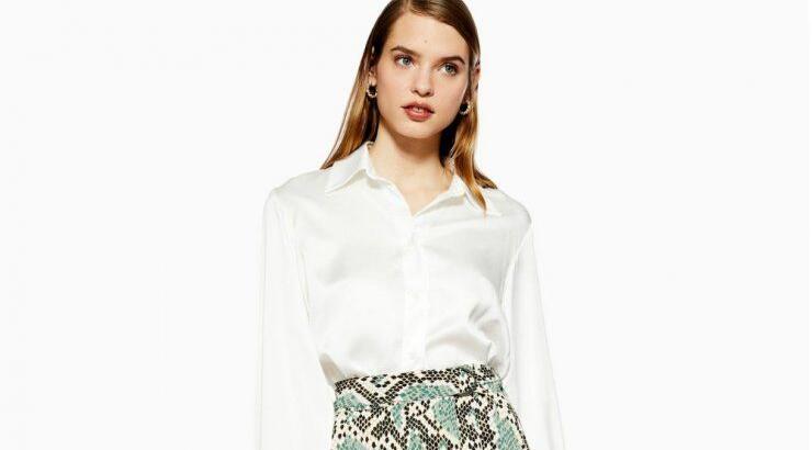 Συνδύασε τα cowboy boots με την πλισέ φούστα