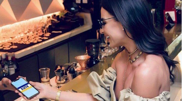 Ramona Filip: Υιοθέτησε την πιο statement τάση του καλοκαιριού