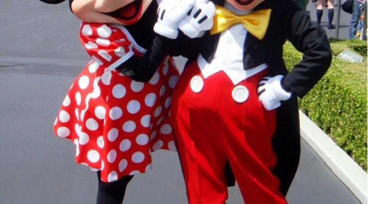 Μια εντυπωσιακή παρέλαση με μασκότ και παραμυθένιους ήρωες