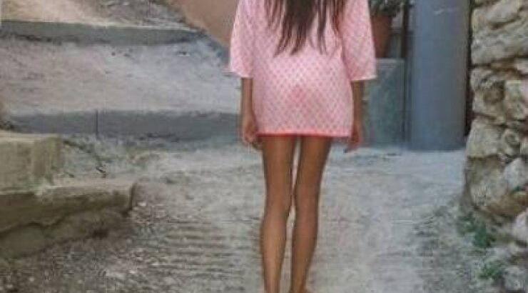 Δε θα πιστέψετε ποιο είναι αυτό το κοριτσάκι που περπατάει ανέμελο!