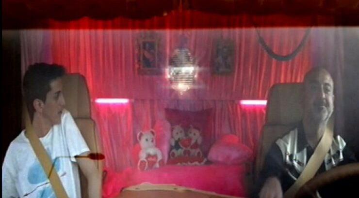  Αποσύρθηκε η διαφήμιση στην Ελλάδα με τον γκέι νταλικέρη