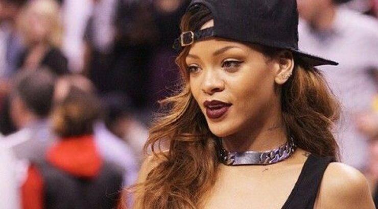 Μόλις κυκλοφόρησε η topless φωτογράφιση της Rihanna!