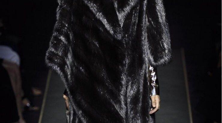 Tο παλτό που κοστίζει περισσότερο από ένα σπίτι 