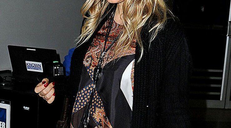 Αναγνωρίζετε αυτή τη διάσημη, εγκυμονούσα τραγουδίστρια; 