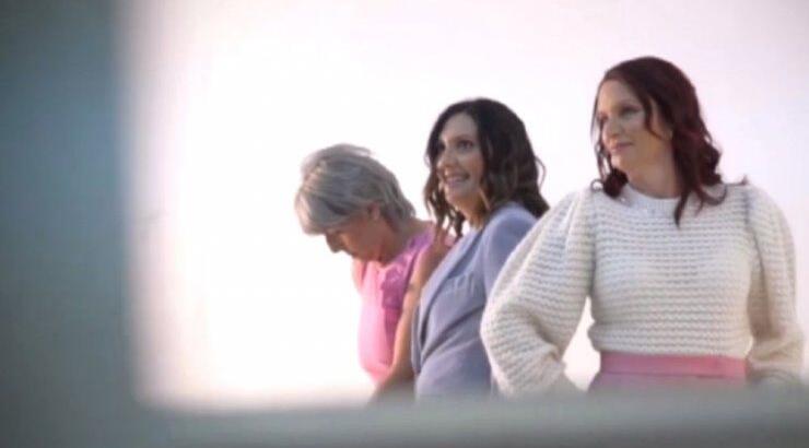 Γυναίκες με εμπειρία καρκίνου του μαστού φωτογραφήθηκαν για τη Madame Figaro