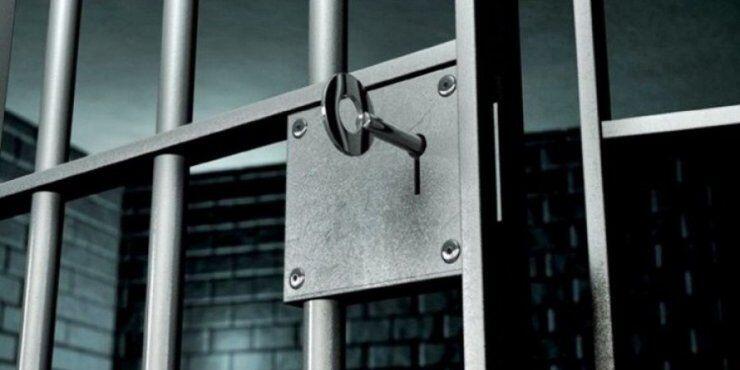 Πολίτες πίσω απο τα σίδερα για €200