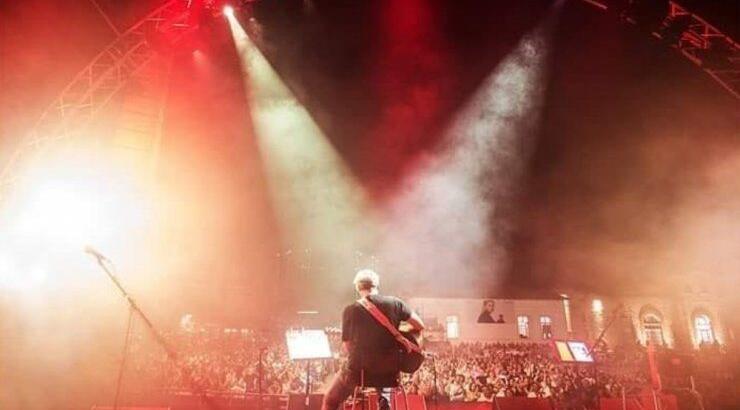 Έλληνας ερμηνευτής συγκλονίζει: "Κοπέλα που ήταν σε κώμα, ξύπνησε ακούγοντας τραγούδι μου" [βίντεο]