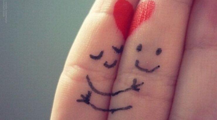 Τα δάχτυλα δείχνουν... απιστία