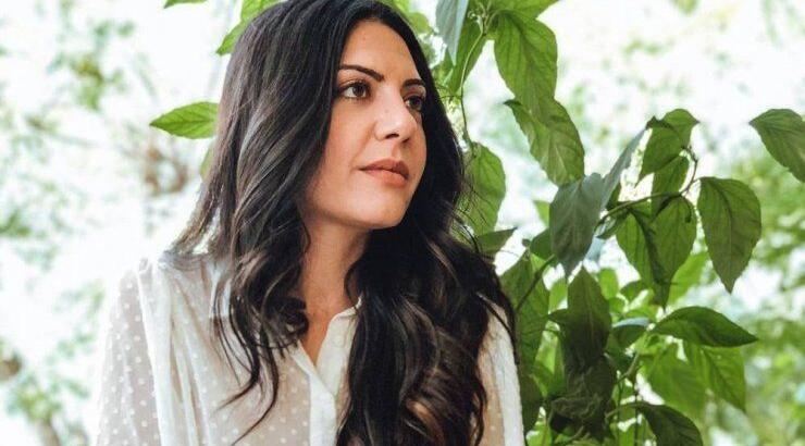 Πέννυ Φοινίρη: Η topless φωτογραφία της και το μεγάλο τατουάζ στην πλάτη