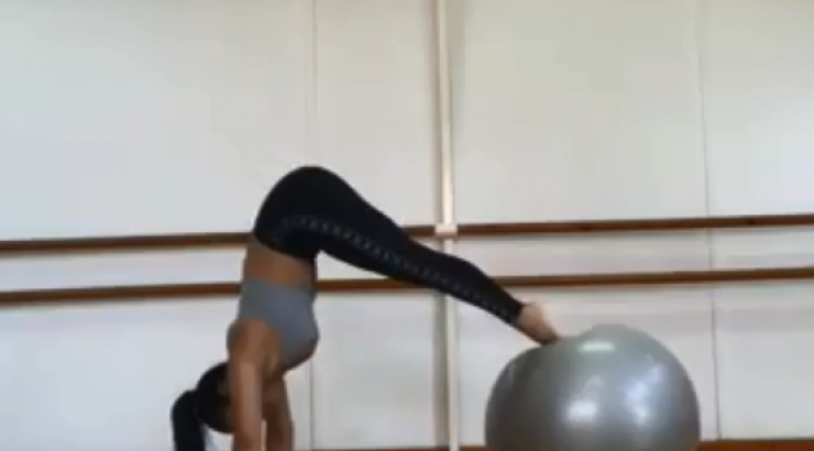Επώνυμη Κύπρια κάνει fit balls και αποκαλύπτει τα μυστικά της σιλουέτας της!