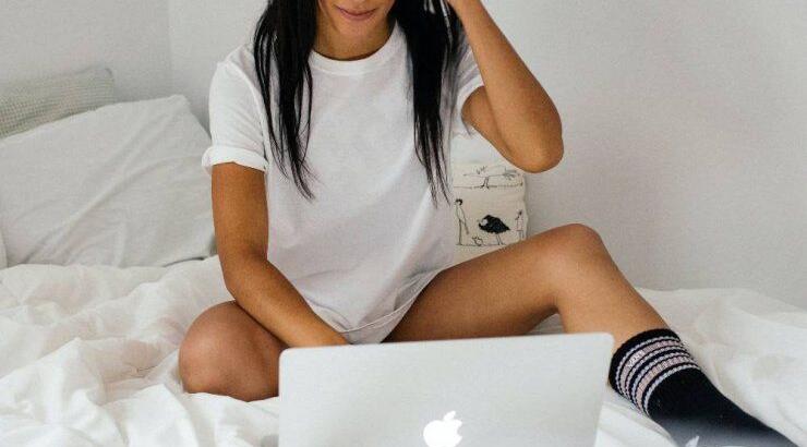 5 τρόποι για να καταλάβεις αν αρέσεις σε κάποιον που γνώρισες online!