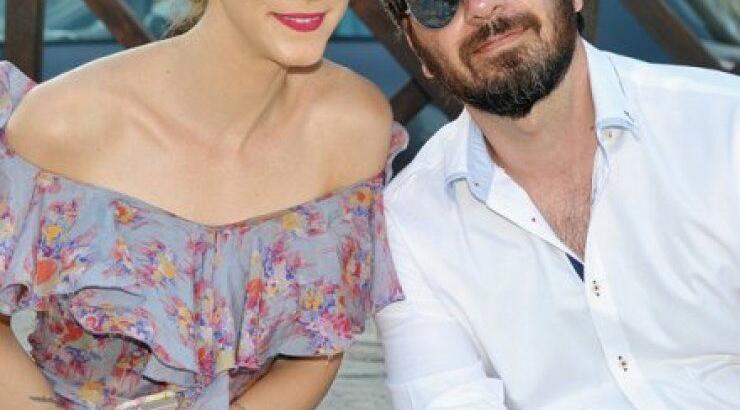 Λώρης Λοιζίδης-Στυλιάνα Μαραγκού: Mας δείχνουν πρώτη φορά τα πρόσωπα των δίδυμων κοριτσιών τους