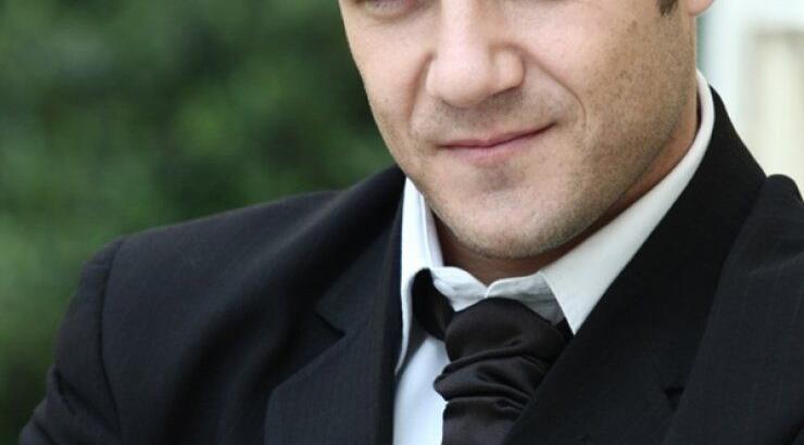 Φώτης Σπύρος: Παντρεύεται τον κατά 19 χρόνια νεότερο σύντροφό του στη Νέα Υόρκη