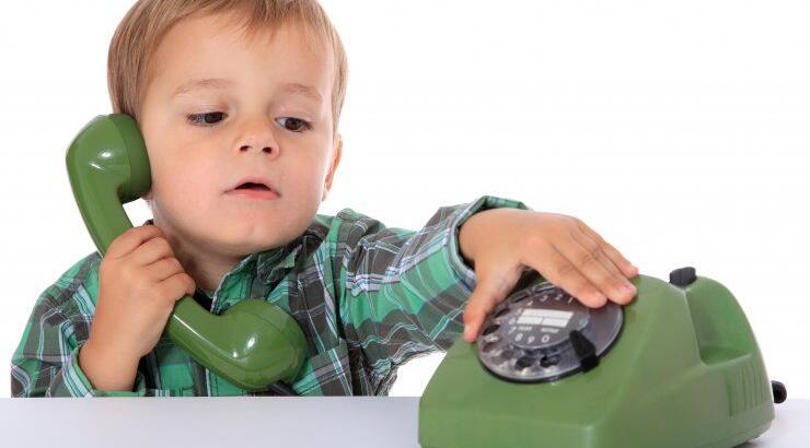 15 δύσκολες ερωτήσεις που μας κάνουν τα παιδιά μας