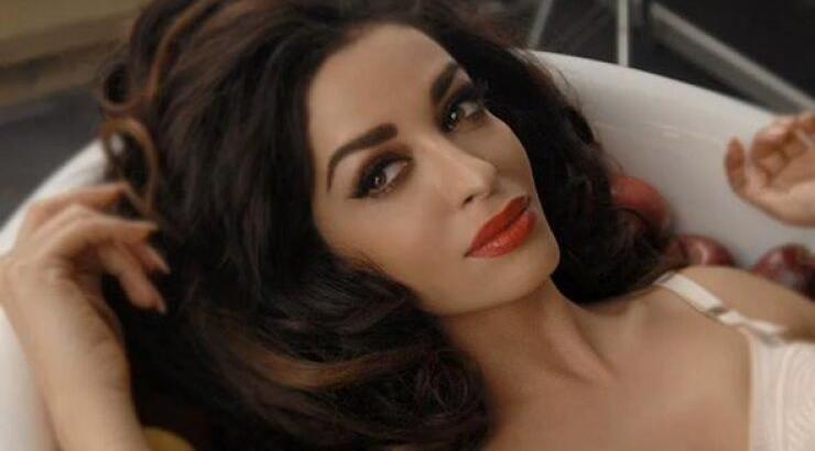 Η Ελένη Φουρέϊρα αποκαλύπτει την ηλικία της