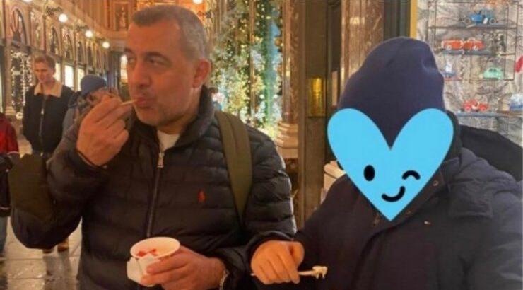 Λουκάς Φουρλάς: Φωτογραφίζει τον γιο του να κάθεται στο γραφείο του στο ευρωκοινοβούλιο