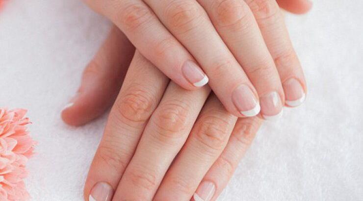 Κορίτσια το ξέρατε; Το γαλλικό μανικιούρ είναι αμερικανικό!