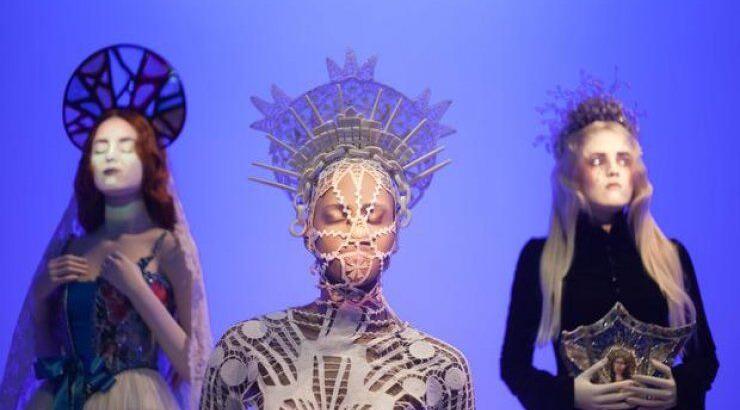 Tο Λονδίνο γιορτάζει τη μόδα του Jean Paul Gaultier