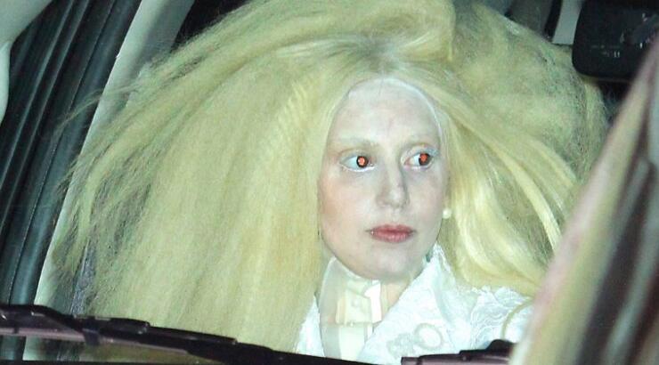 Πασίγνωστη τραγουδίστρια…που έγινε φρικιό!