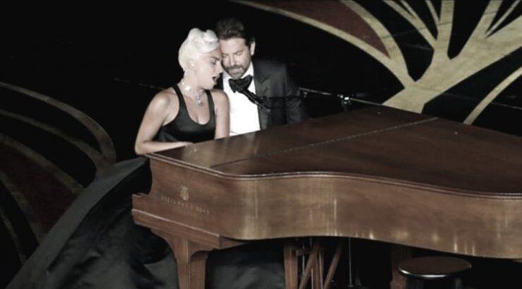 Lady Gaga: Η απάντησή της για τις φήμες που τη θέλουν ζευγάρι με τον Bradley Cooper μετά την εμφάνισή τους στα Oscars