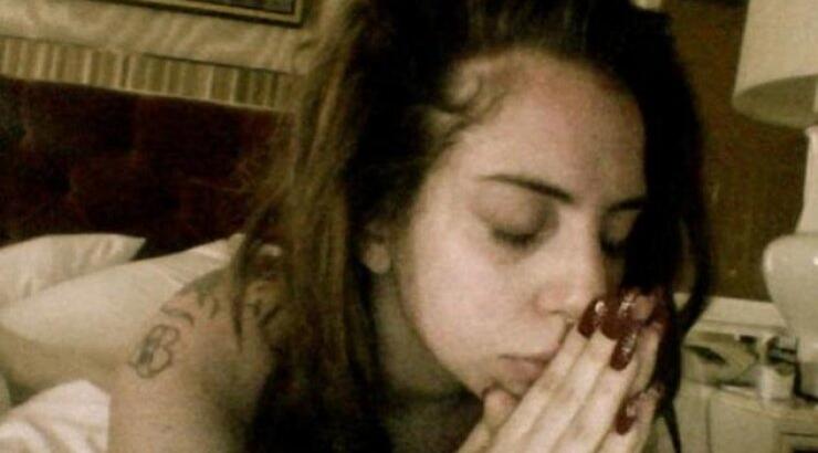 Όταν η Gaga... προσεύχεται 