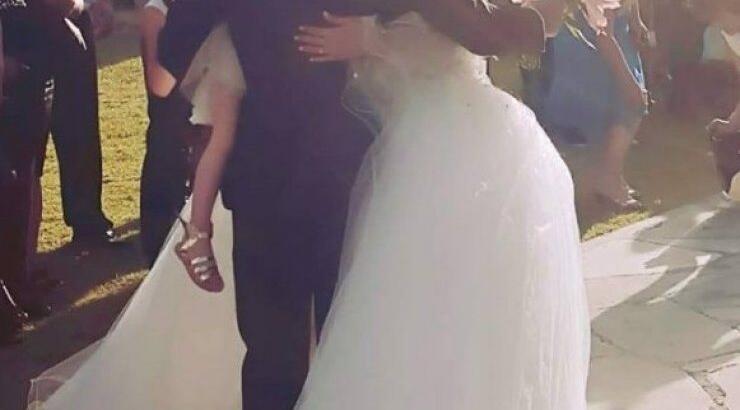 Ο γάμος επώνυμου ζευγαριού της Κύπρου και η τρυφερή στιγμή που της τραγούδησε!